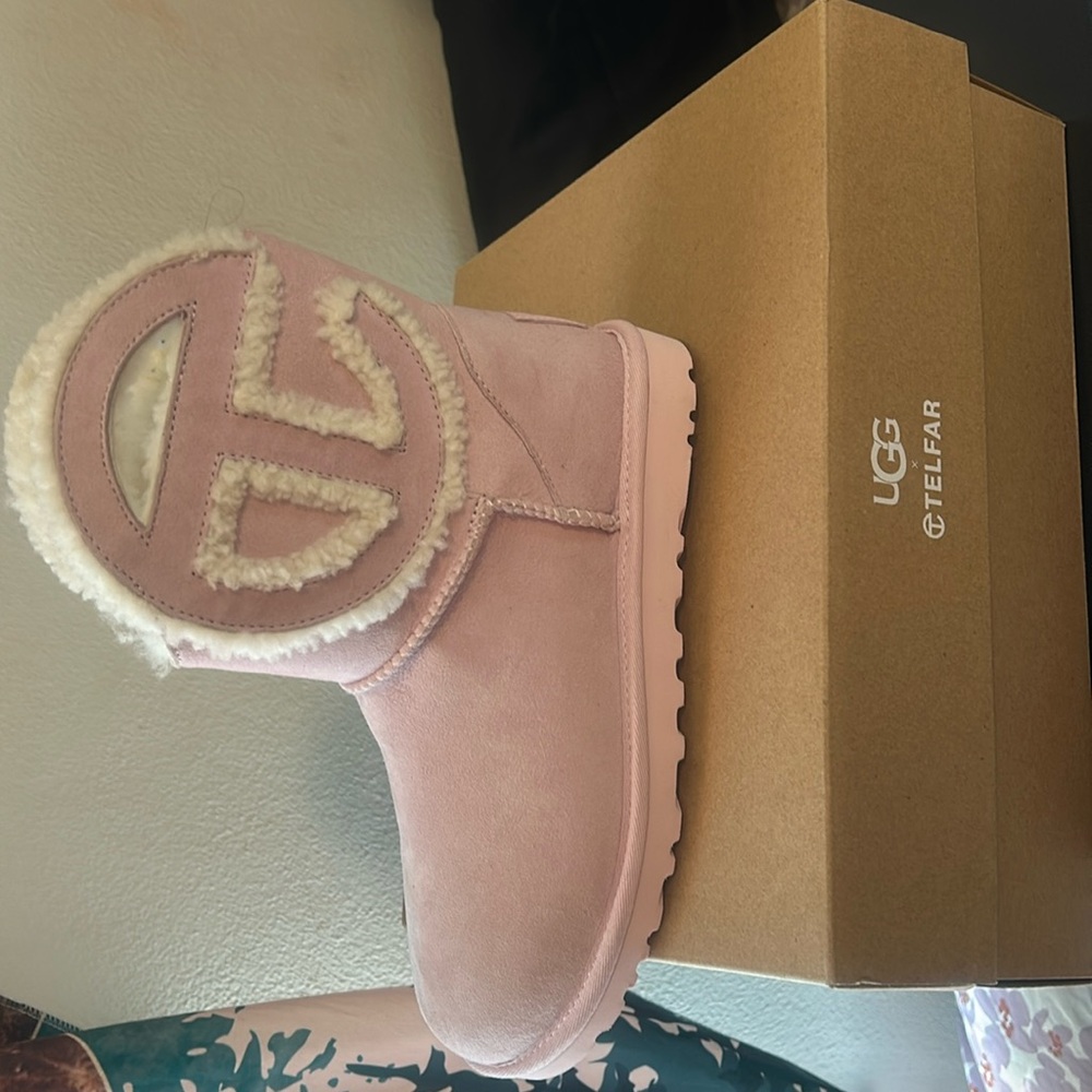 Telfar UGG woman’s boots size 8
